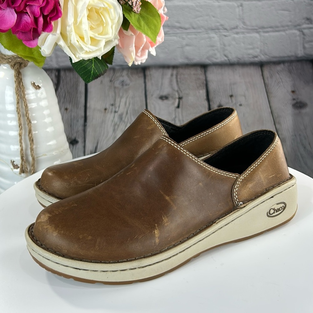 CHACO ZAAGH Vibram Gunnison Shiitake Brown Distressed Leather Slip On Clogs